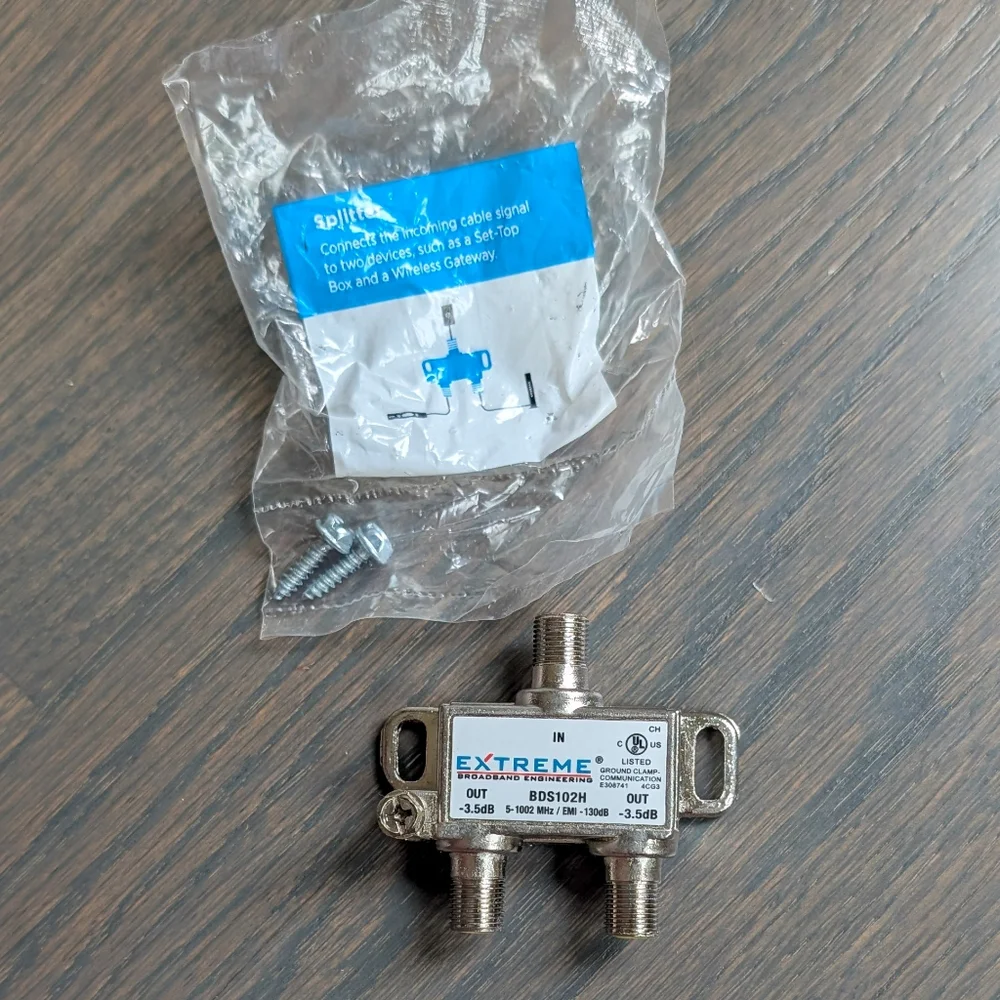 Extreme Broadband Cable Splitter – Dual Output for Seamless Signal Boost